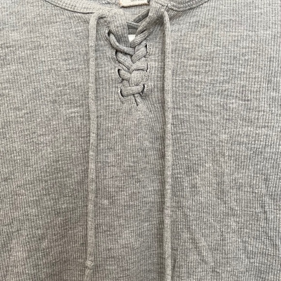 Brandy Melville gray short sleeve shirt - Picture 3 of 4